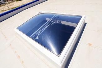 UV làm hỏng vật liệu gì?