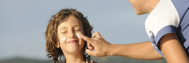 Kem chống nắng hữu cơ hay vô cơ tốt hơn?